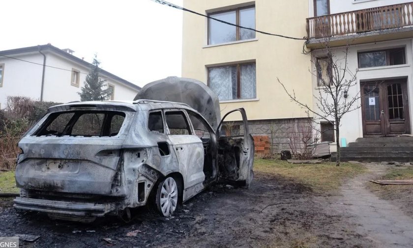 Маскирани мъже са подпалили колата на кмета на Бистрица