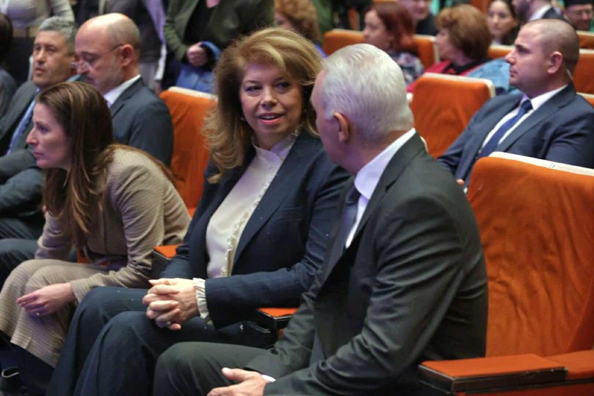 Йотова поздрави новите медици 