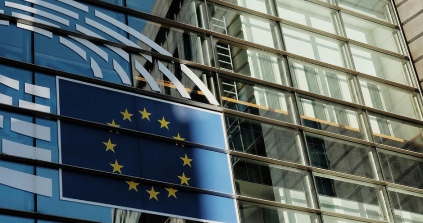 Орязаха изкуствения интелект на евродепутатите