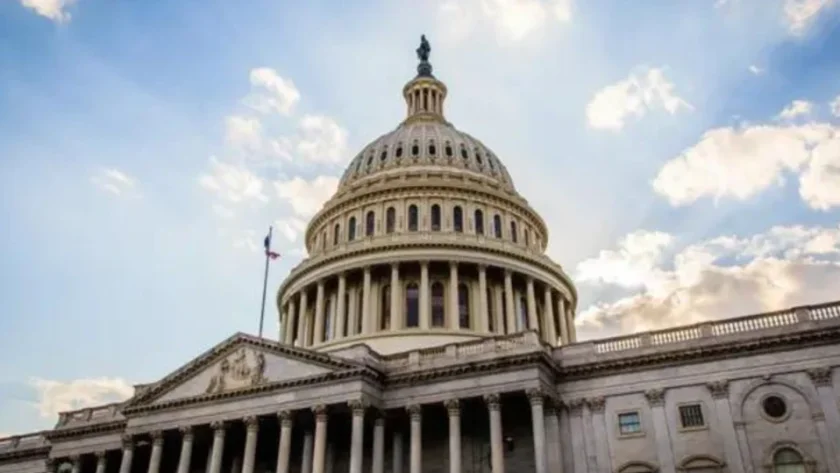 Арестуваха въоръжен младеж, втурнал се към Капитолия