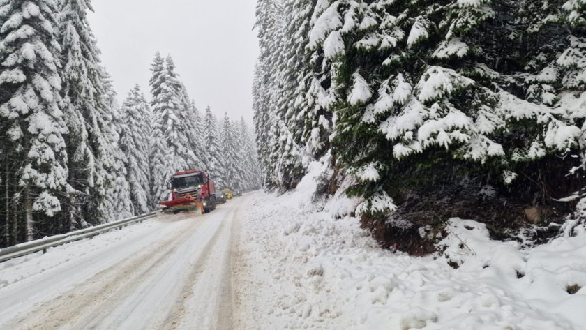 Бедствие в Пампорово! Коли закъсаха заради силния сняг