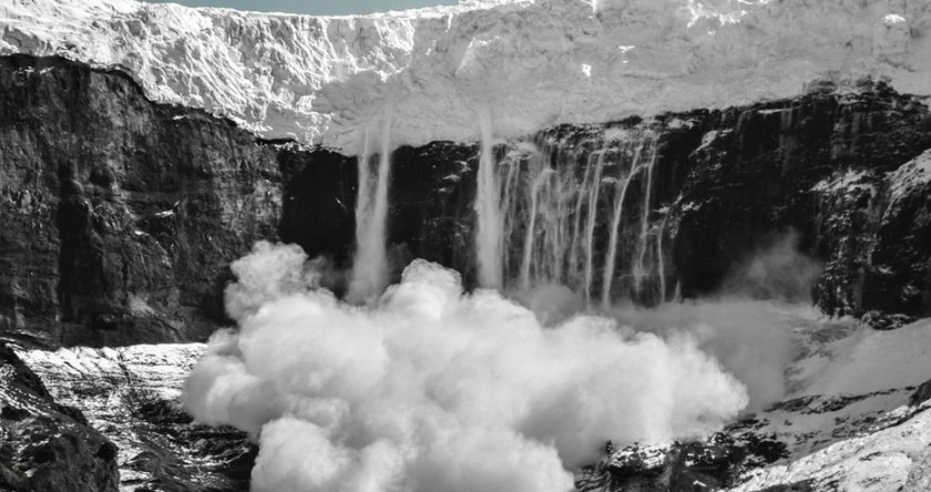 Лавина уби трима скиори във френски курорт