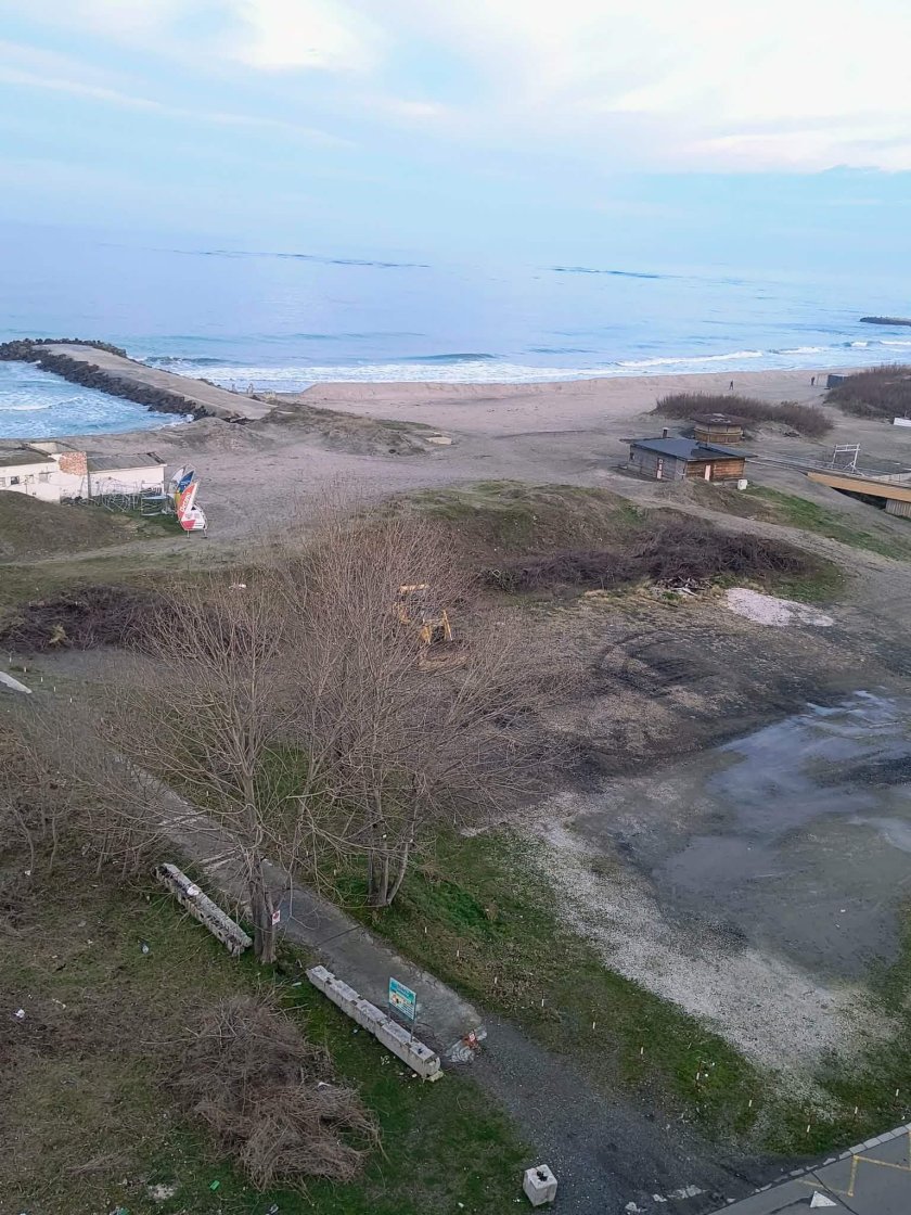 Lupa.bg вдига тревога: Рушат дюните край Поморие (СНИМКИ)