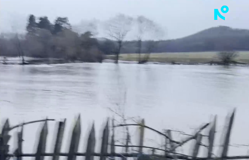 Проливните дъждове затвориха пътя Велинград - Сърница