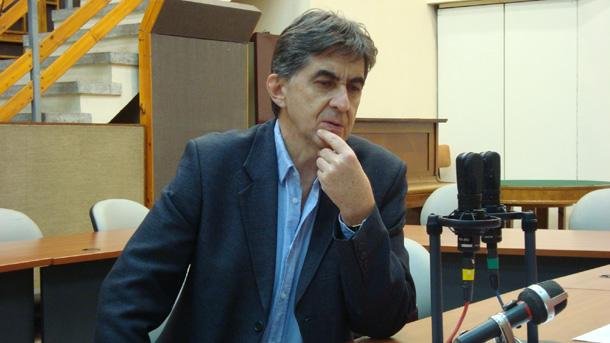 АКФ: Да питаме институциите не значи натиск върху тях