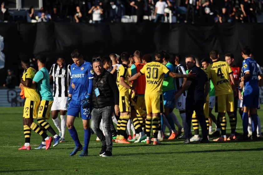 Арестуваха пиян на кирка 17-годишен на дербито в Пловдив