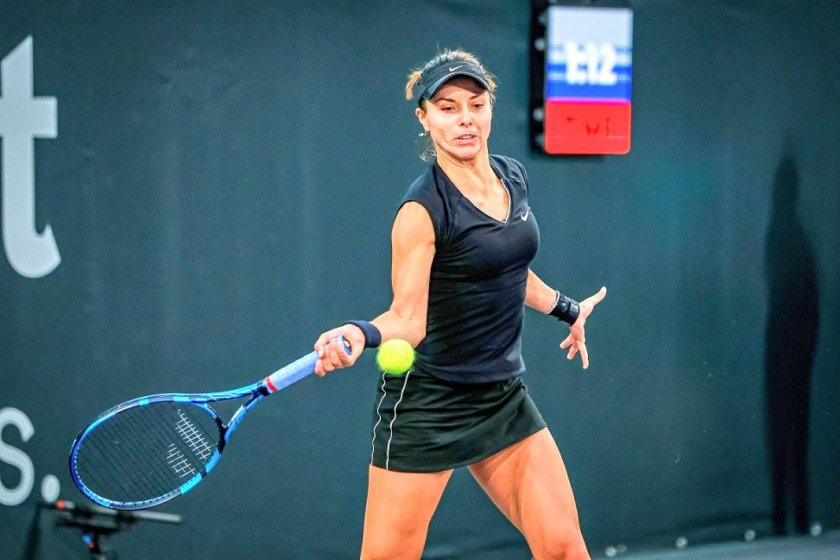 Виктория Томова започна с победа и на двойки в Португалия