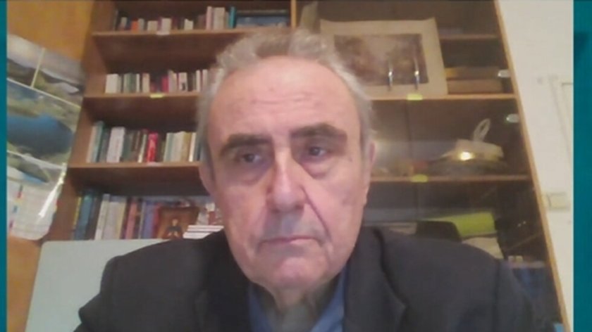 Проф. Огнян Минчев: Радев мълчи, за да хвърля мостове и примамки