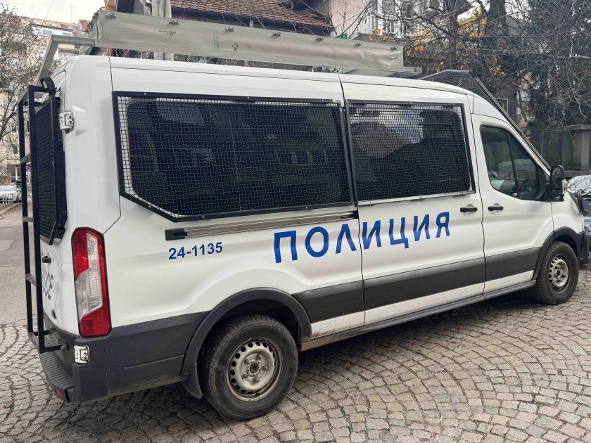 Изпочупиха офис на "Величие" в София 