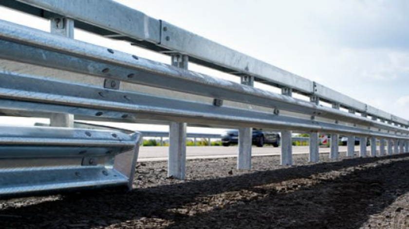 Проверяват и обществената поръчка за луксозните мантинели 