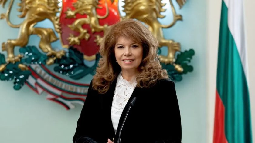 МЪЛНИЯ: Илияна Йотова не ще да уволни главсека Рашков?