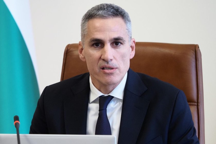 Кабинетът "Гюров" отпусна 900 милиона евро за социални разходи 