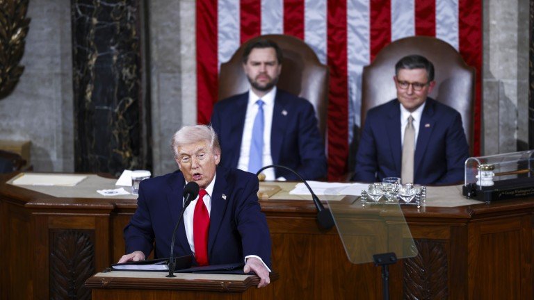 В 2-часова реч Тръмп обяви пред Конгреса: Америка е в златна ера 