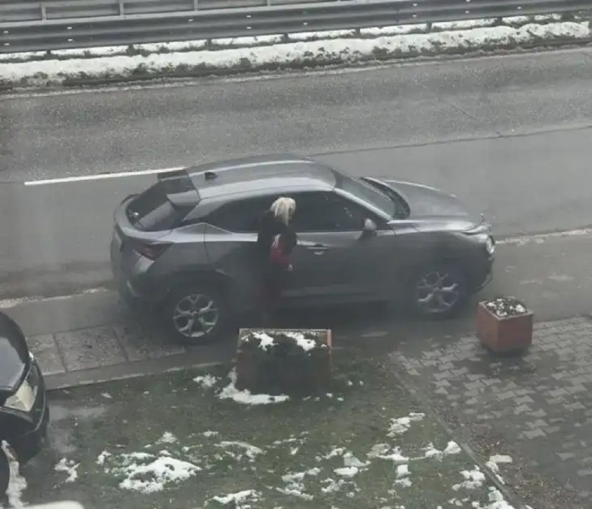 Селянка с джип гази бебешка количка в "Мусагеница"