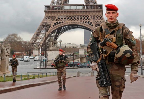 Военнослужещ загина по време на пиянски запой в казарма