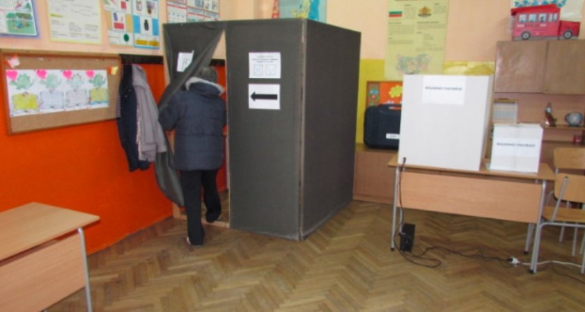 ЦИК отново настоя за еднакви паравани за гласуване