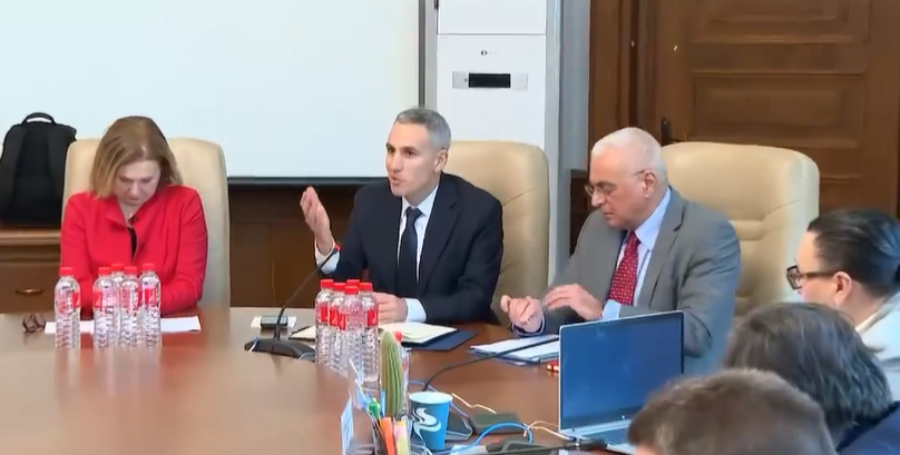 Гюров е в ЦИК за вота 