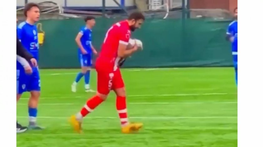 Футболист спаси живота на чайка със сърдечен масаж