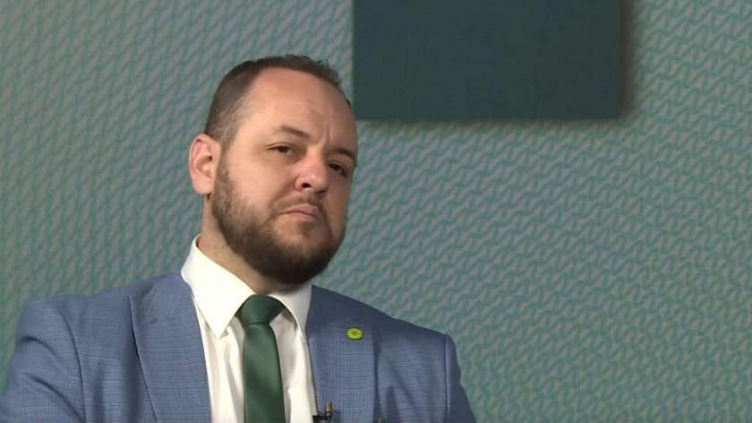 Сандов ходел на "Петрохан"да бере боровинки с групата на Калушев