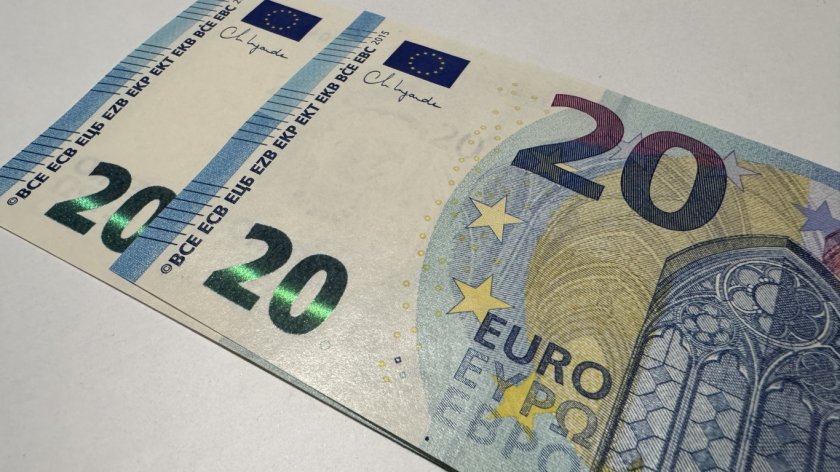 Осуетиха опити за пласиране на фалшиви евро в Пловдив и Първомай