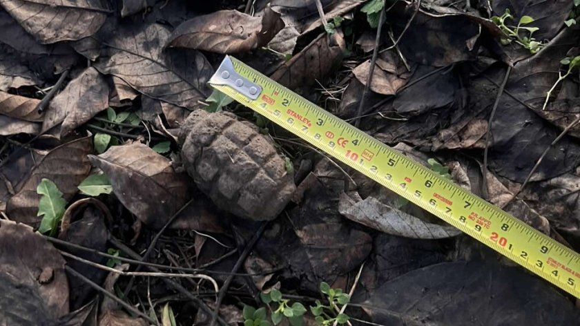 Жена намери оръжие и боеприпаси в наследствен имот, изхвърли ги в боклука