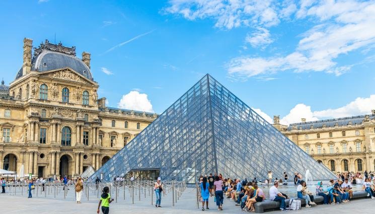 След грандиозния обир: Бившата шефка на Лувъра получи повишение