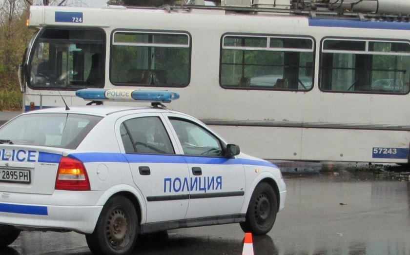 Ученически бус катастрофира в &bdquo;Драгалевци&ldquo;, шофьорът получил инфаркт