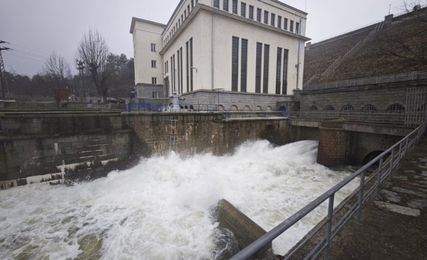 Изпускат язовир &bdquo;Коприника&ldquo;