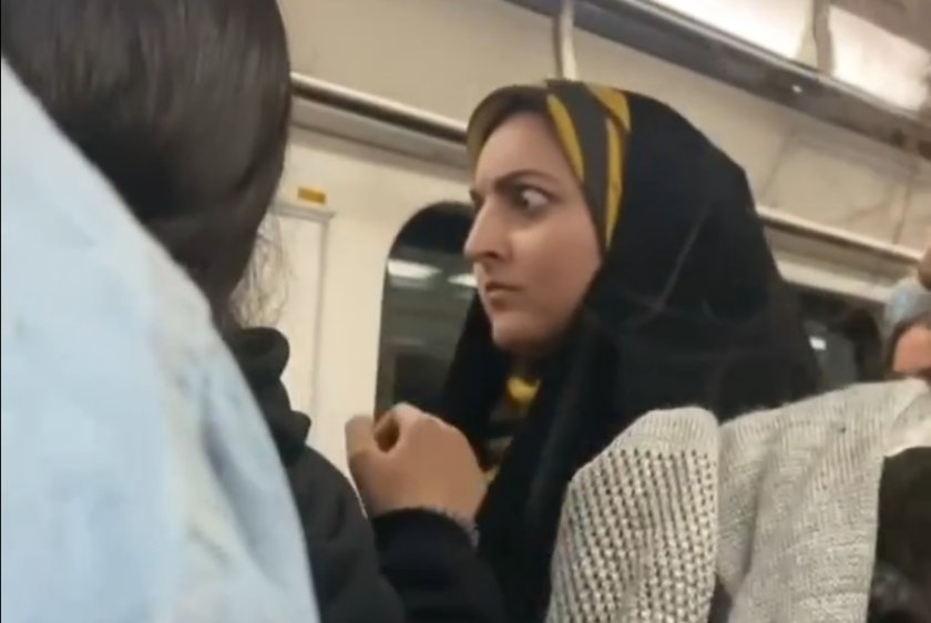  Изхвърлиха от метрото поддръжничка на Али Хаменей (ВИДЕО)