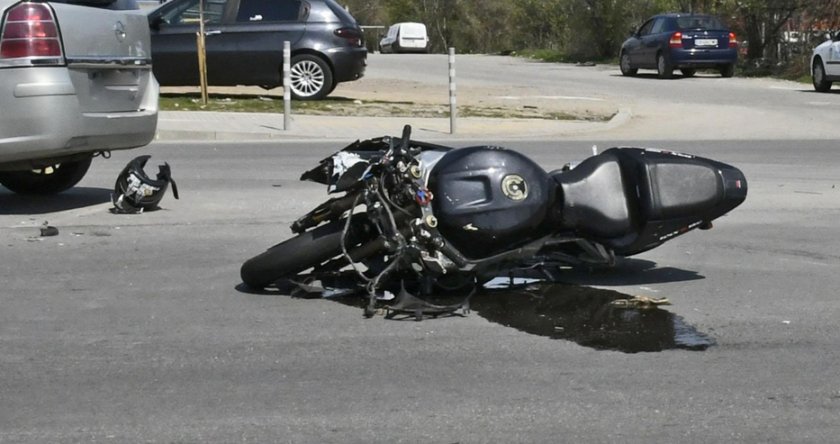 Моторист загина след удар в автомобил на пътя за Асеновград