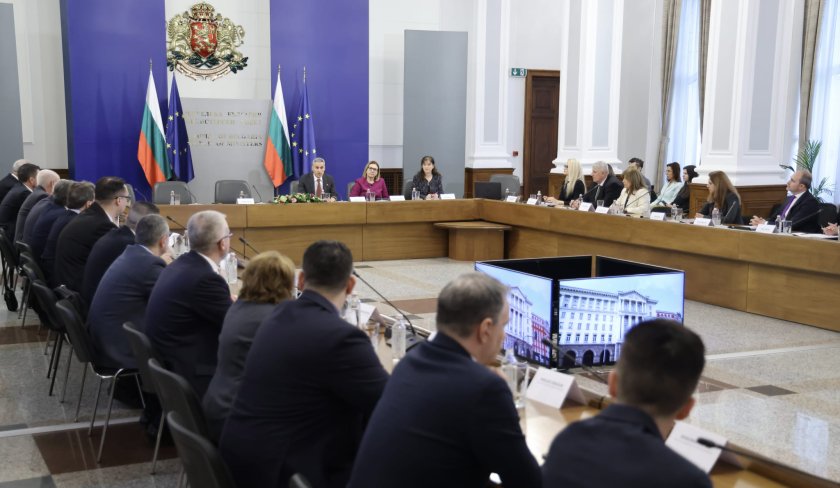 Гюров към новите губернатори: Атакуват ви най-нечестните политици