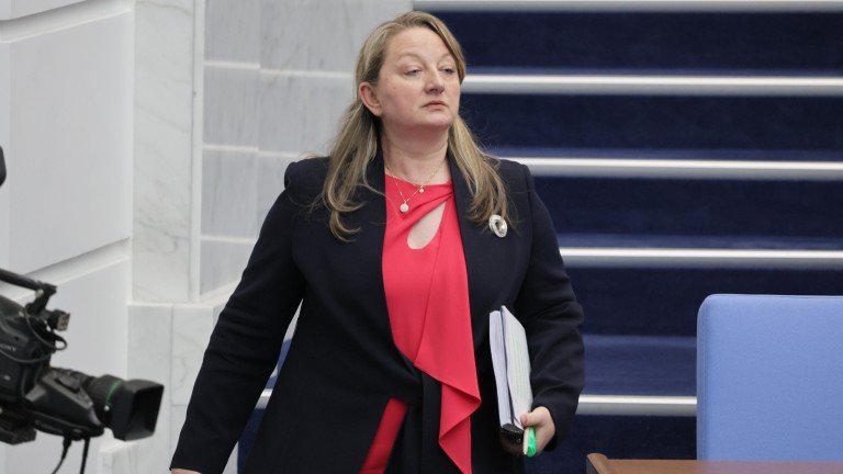 Крайно време е Йотова да свика КСНС за войната в Иран