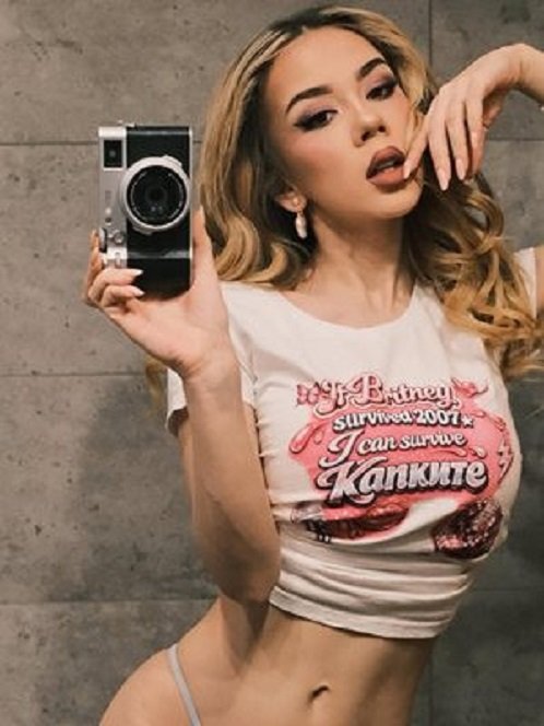 ОХ, НА БАТКО: Симона от "Капките" си заголи трътката