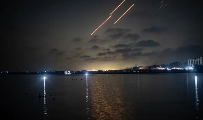 СТАВА НАПЕЧЕНО: Израел обяви извънредно положение, някои нехаят на плажа