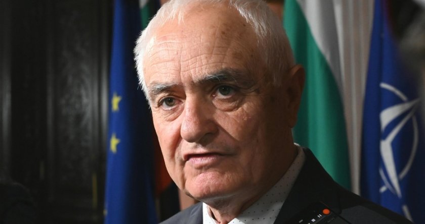 МО шефът Атанас Запрянов: Няма директна военна опасност за България