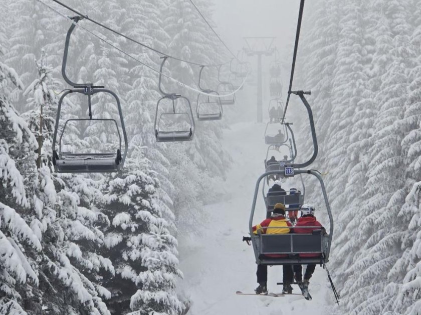 Мъж е със спукан череп след побой пред седалков лифт в Банско