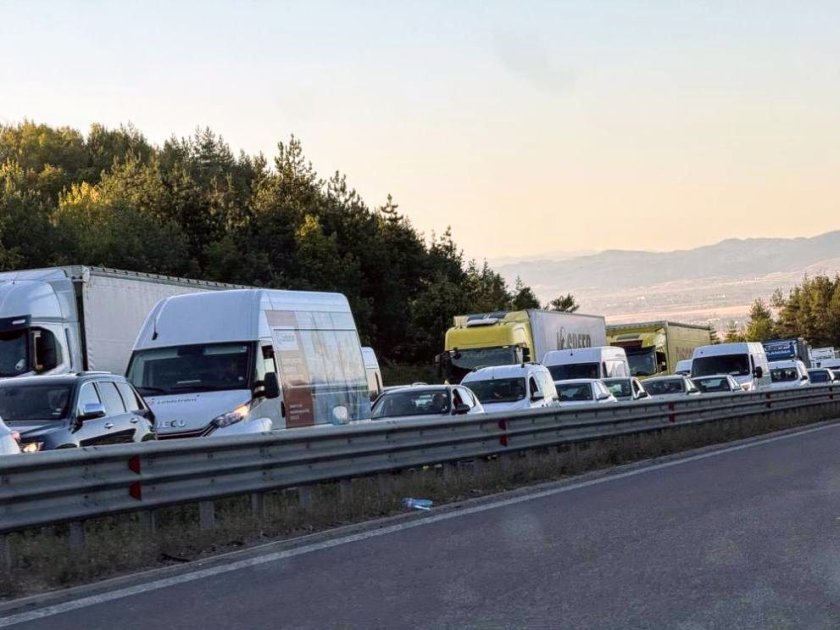 Верижна катастрофа при км 103 на "Тракия" край Мало Конаре