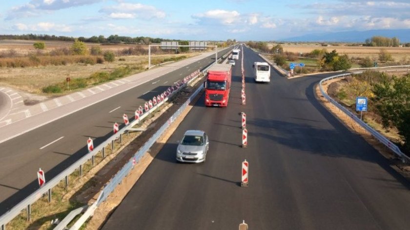 Затварят за 4-месечен ремонт платното на "Тракия" край Бургас в посока към морето
