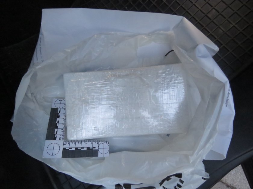 Удариха дилъри на кокаин и коноп (СНИМКИ)