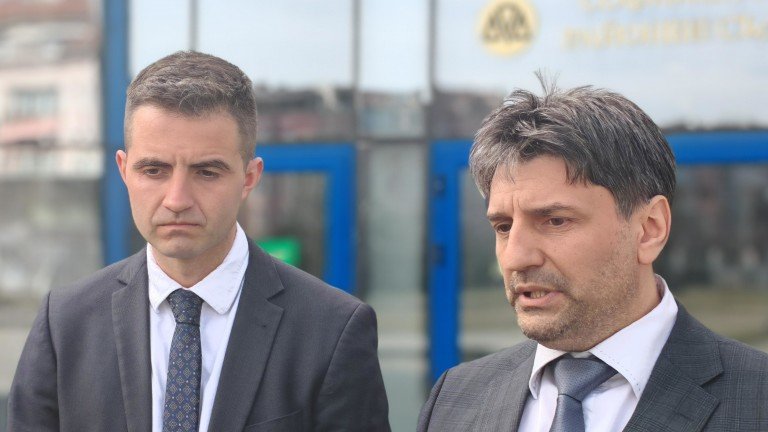 Двама са задържани за фалшивите документи, открити са менте лични карти и паспорти