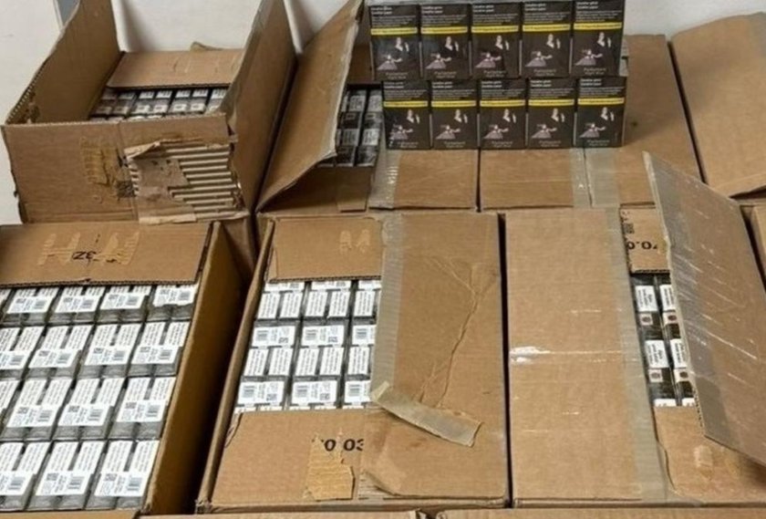 280 000 къса цигари в два товарни автомобила откриха на &bdquo;Лесово&ldquo;