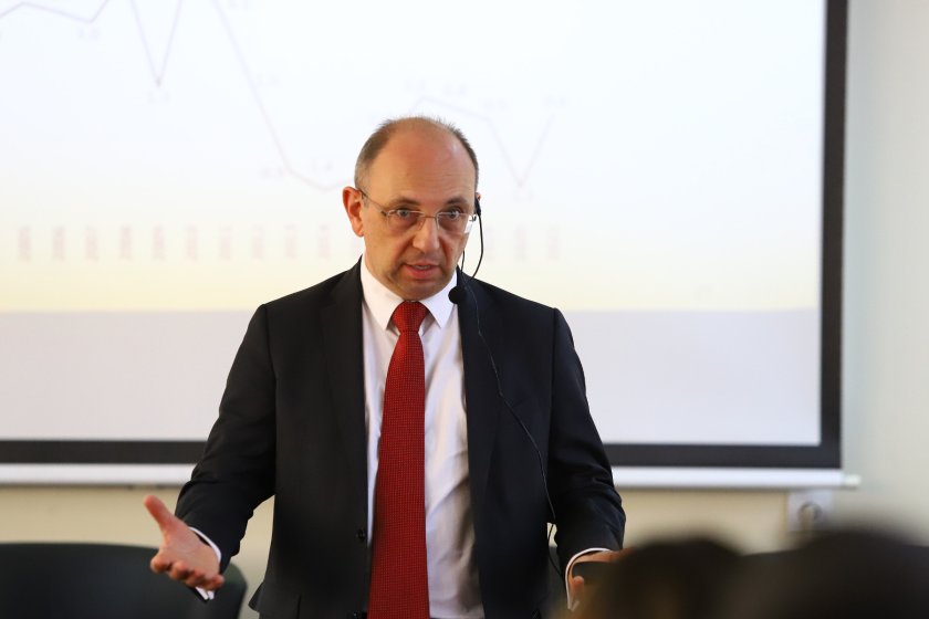 Ники Василев: България има нужда от бюджет с излишък и край на популистки разходи 