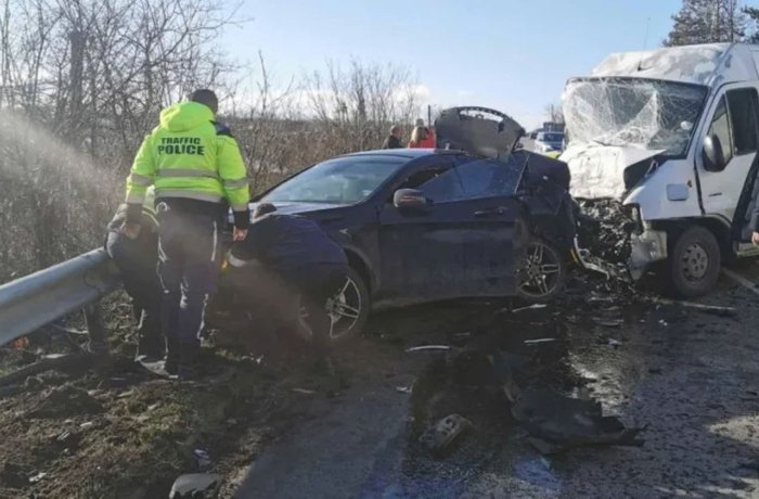 В тежка катастрофа на Струма е загинала полицейска служителка от