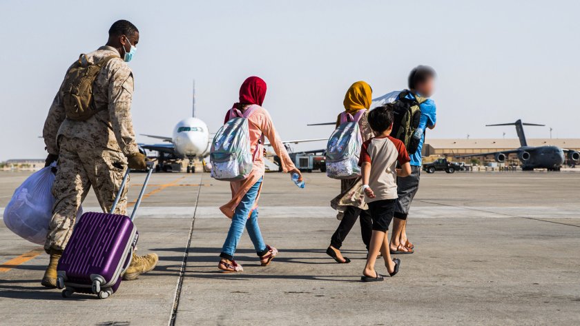 Още 10 българи са евакуирани нощес по суша 