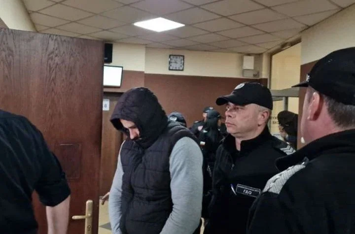 Оставиха в ареста полицаите, пребили до смърт крадец на колело