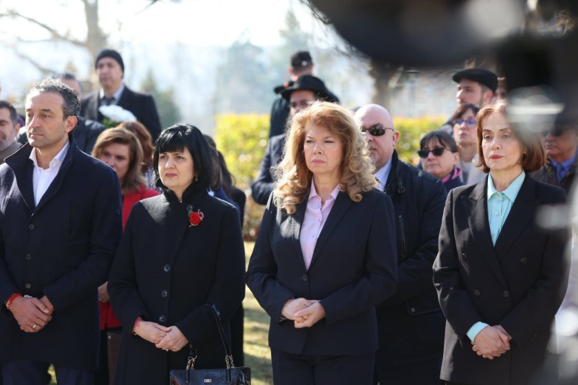 Илияна Йотова: Политиците подхранват омразата, забравиха уроците на историята 