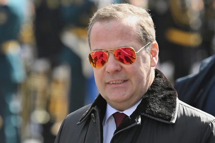 Медведев: НАТО е полудяло