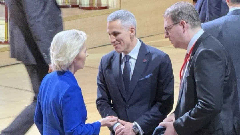 Гюров говори с Урсула в Париж 