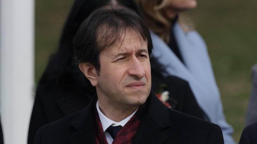 Режат заплатите на върхушката в Пощите