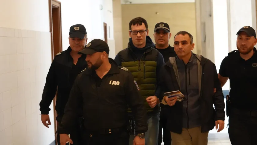 Пенсионирани лейтенант и войник от украинските сили са задържани у нас и обвинени в шпионаж